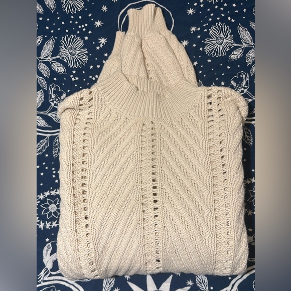 Mock neck sweater - Picture 13 of 13